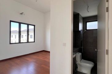 Avis 2 @ Setia Alam Sari