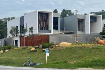 BUKIT PELINDUNG AMAN