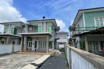 Semi-d dua tingkat fully furnished Wakaf Beruas
