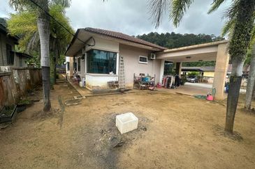 KAMPUNG BUKIT SEKILAU