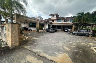 KAMPUNG BUKIT SEKILAU