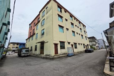 SHOPLOT 3 ½ TINGKAT DI JALAN WONG AH JANG