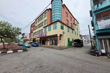 SHOPLOT 3 ½ TINGKAT DI JALAN WONG AH JANG