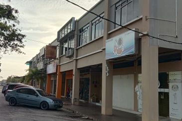 Jalan Seberang Balok