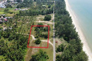 1 EKAR LOT PERTAMA DI PANTAI SUNGAI ULAR KUANTAN