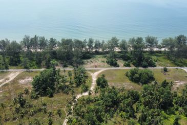 1 EKAR LOT PERTAMA DI PANTAI SUNGAI ULAR KUANTAN