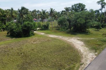 1 EKAR LOT PERTAMA DI PANTAI SUNGAI ULAR KUANTAN