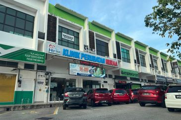 Kedai 2 Tingkat di Bukit Setongkol  