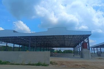 3 adjacent IKS warehouse Damansara Kuantan