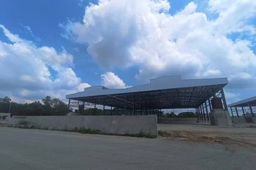 3 adjacent IKS warehouse Damansara Kuantan