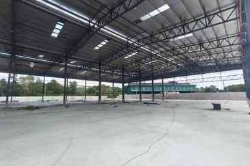 3 adjacent IKS warehouse Damansara Kuantan