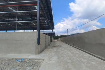 3 adjacent IKS warehouse Damansara Kuantan