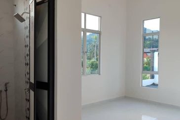 BANGLO TEBING TEMBAH, PAKA