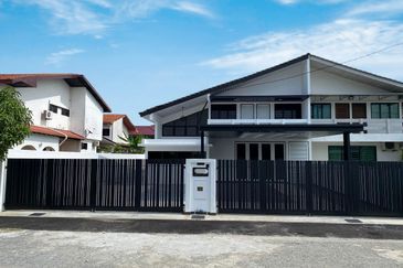 EKSKLUSIF SEMI-D MEWAH RENOVASI MEDAN TOK SIRA 