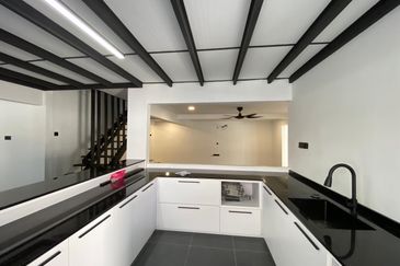 EKSKLUSIF SEMI-D MEWAH RENOVASI MEDAN TOK SIRA 