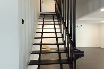 EKSKLUSIF SEMI-D MEWAH RENOVASI MEDAN TOK SIRA 