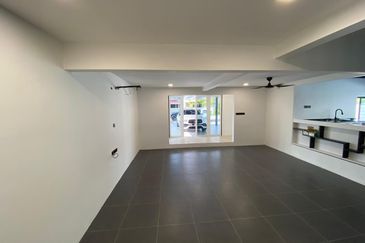 EKSKLUSIF SEMI-D MEWAH RENOVASI MEDAN TOK SIRA 