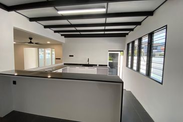 EKSKLUSIF SEMI-D MEWAH RENOVASI MEDAN TOK SIRA 