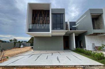  Double Storey SemiD Majestic Heights Pelindung 