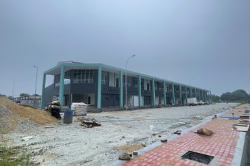 New shop lot batu 8 kuantan gateway  bypass 