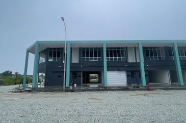 New shop lot batu 8 kuantan gateway  bypass 