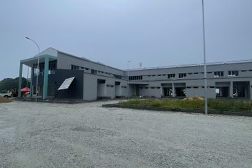 New shop lot batu 8 kuantan gateway  bypass 