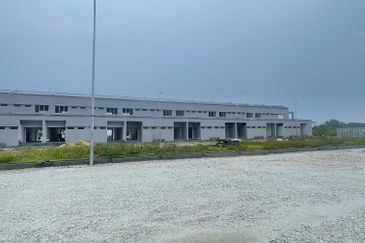 New shop lot batu 8 kuantan gateway  bypass 