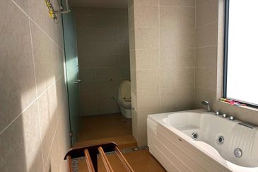 BANGLO 3 TINGKAT  PANTAI TELUK MOK NIK KEMAMAN