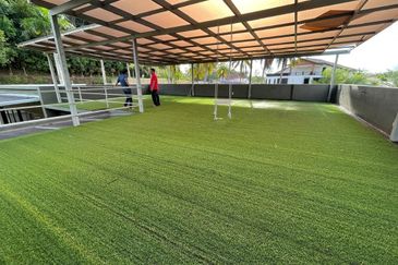 BANGLO 3 TINGKAT  PANTAI TELUK MOK NIK KEMAMAN