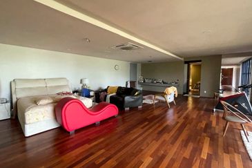 BANGLO 3 TINGKAT  PANTAI TELUK MOK NIK KEMAMAN