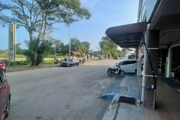 Jalan Seberang Balok
