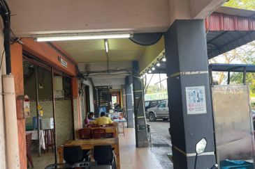 Jalan Seberang Balok