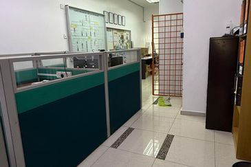 SHOPLOT 2 TINGKAT KEMUNTING