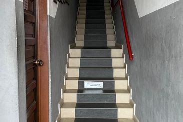 SHOPLOT 2 TINGKAT KEMUNTING