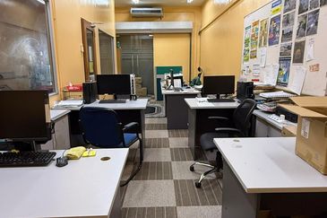 SHOPLOT 2 TINGKAT KEMUNTING