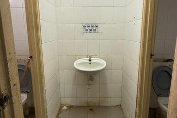 SHOPLOT 2 TINGKAT KEMUNTING