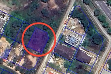 CORNER LOT, LORONG BUKIT SETONGKOL 