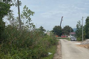 CORNER LOT, LORONG BUKIT SETONGKOL 