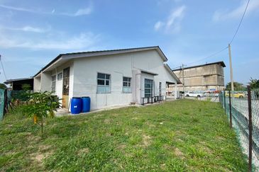 TAMAN D'PINGGIR KEMPADANG JAYA