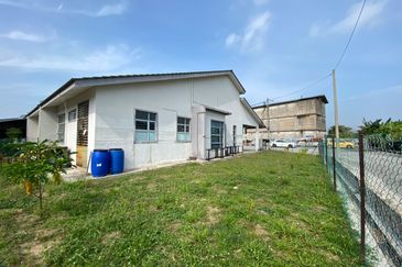 TAMAN D'PINGGIR KEMPADANG JAYA