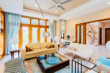 BUKIT TUNKU, KENNY HILLS  (2.5 Storey Bungalow)