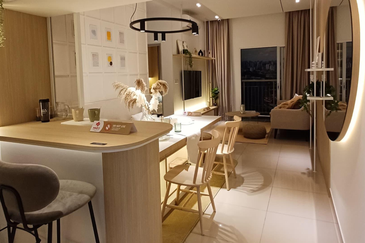 Selayang Ready Move In Condo, doorstep to mall, 0dp, full furnished