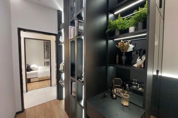 Quartz @ Queens Residenz, Queensville