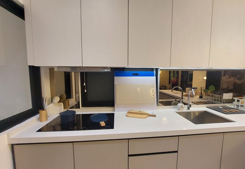 Quartz @ Queens Residenz, Queensville