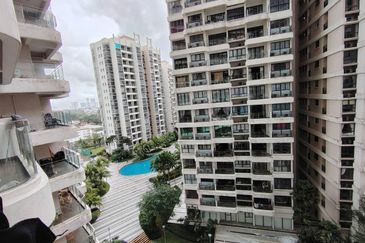 Baypoint @ Country Garden Danga Bay