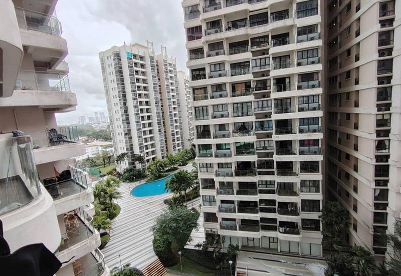 Baypoint @ Country Garden Danga Bay