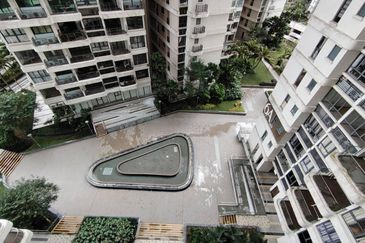 Baypoint @ Country Garden Danga Bay