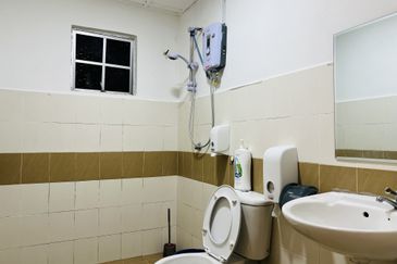 CROWN IMPERIAL COURT APARTMENT