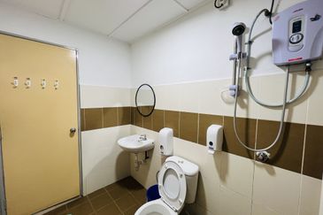 CROWN IMPERIAL COURT APARTMENT