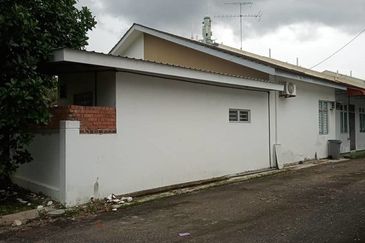 IOI Bandar Putra Kulai @ Jalan Merak @Single  Storey Conner Lot For Sale 